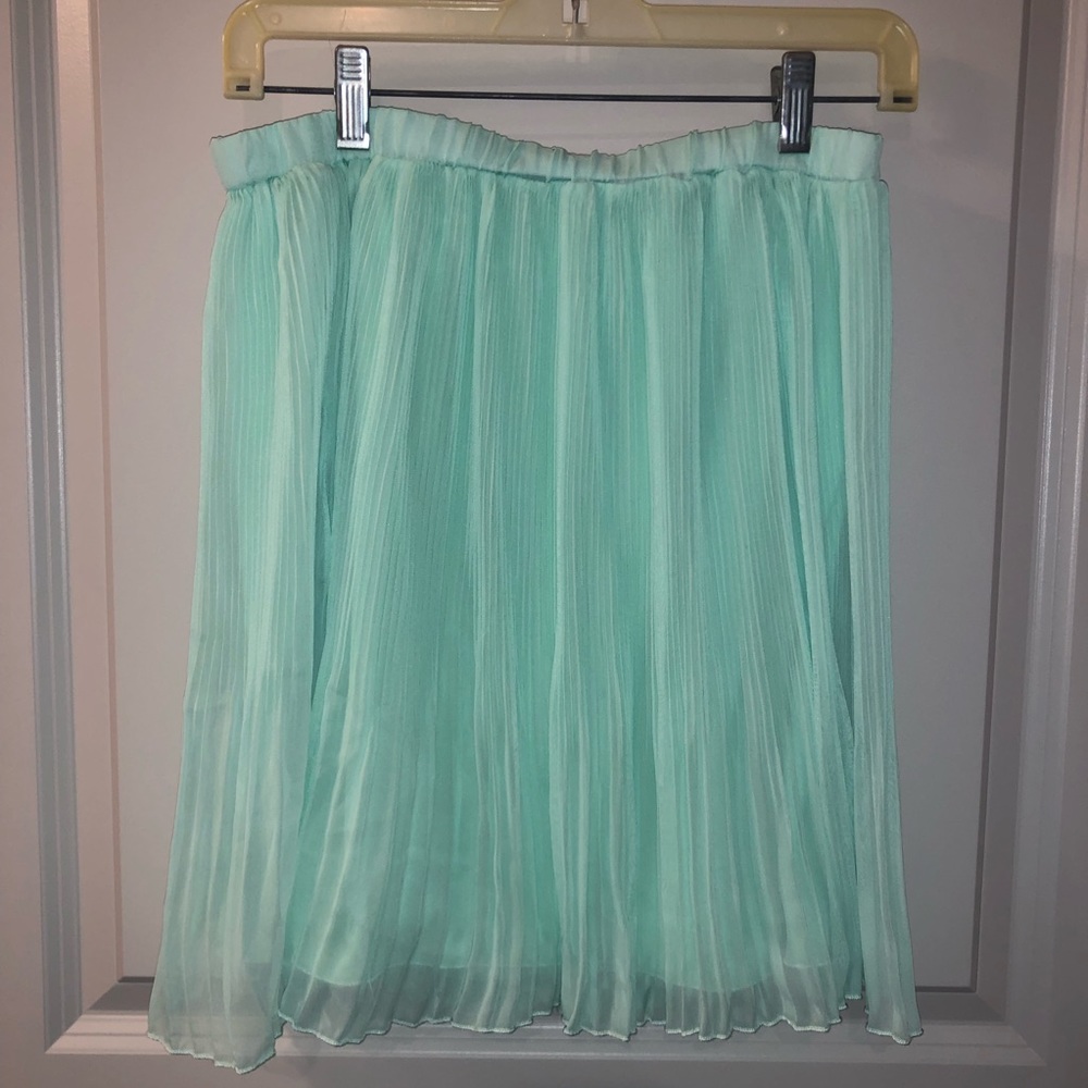 Everly | Pleated mint green skirt | size M - Picture 3 of 5